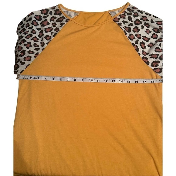 Cheetah Print Fringe Hem Top Size Medium - Picture 3 of 7